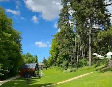 refuge insolite en bugey, stage, été, 2027, danse biodynamique, nature, balade, spa, massage, profiter