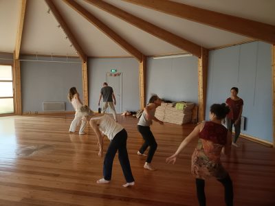 Danse Biodynamique, corps en mouvement, respirer, fluidité, légèreté, ralentir, liberté, se libérer, pause dans ton quotidien, danse, atelier collectif, atelier duo, atelier individuel, atelier à thème, stage, valencin, saint just chaleyssin, a corps de toi, isère, lyon, Danse Biodynamique, corps en mouvement, respirer, respiration, corps délié, fluidité, légèreté, ralentir, liberté, se libérer, pause dans ton quotidien, danse, danse, danse, faire circuler la vie, énergiser son corps, coeur léger, corps fluide, esprit apaisé, séance individuelle, valencin, saint just chaleyssin, a corps de toi, isère, lyon, nord isère, vienne, bourgoin jallieu, gestion des emotions nature bassin nature drôme week-end évasion