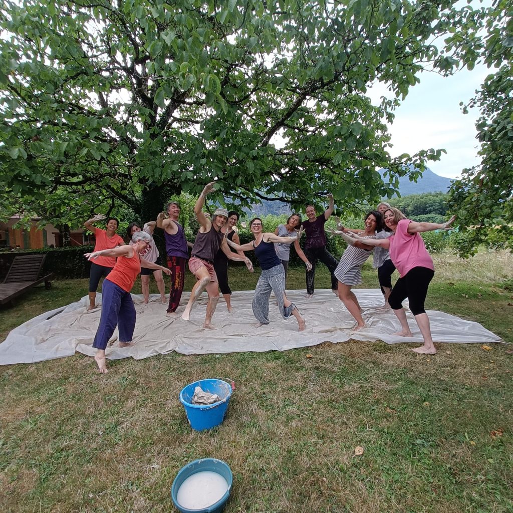stage été, danse biodynamique, juste être soi, évasion, respiration, rythme, mélodie, thérapie corporelle, créativité, groupe, bienveillance, partage, découverte, nature, racine perchée