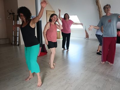 stage été, danse biodynamique, juste être soi, évasion, respiration, rythme, mélodie, thérapie corporelle, créativité, groupe, bienveillance, partage, découverte, nature, racine perchée