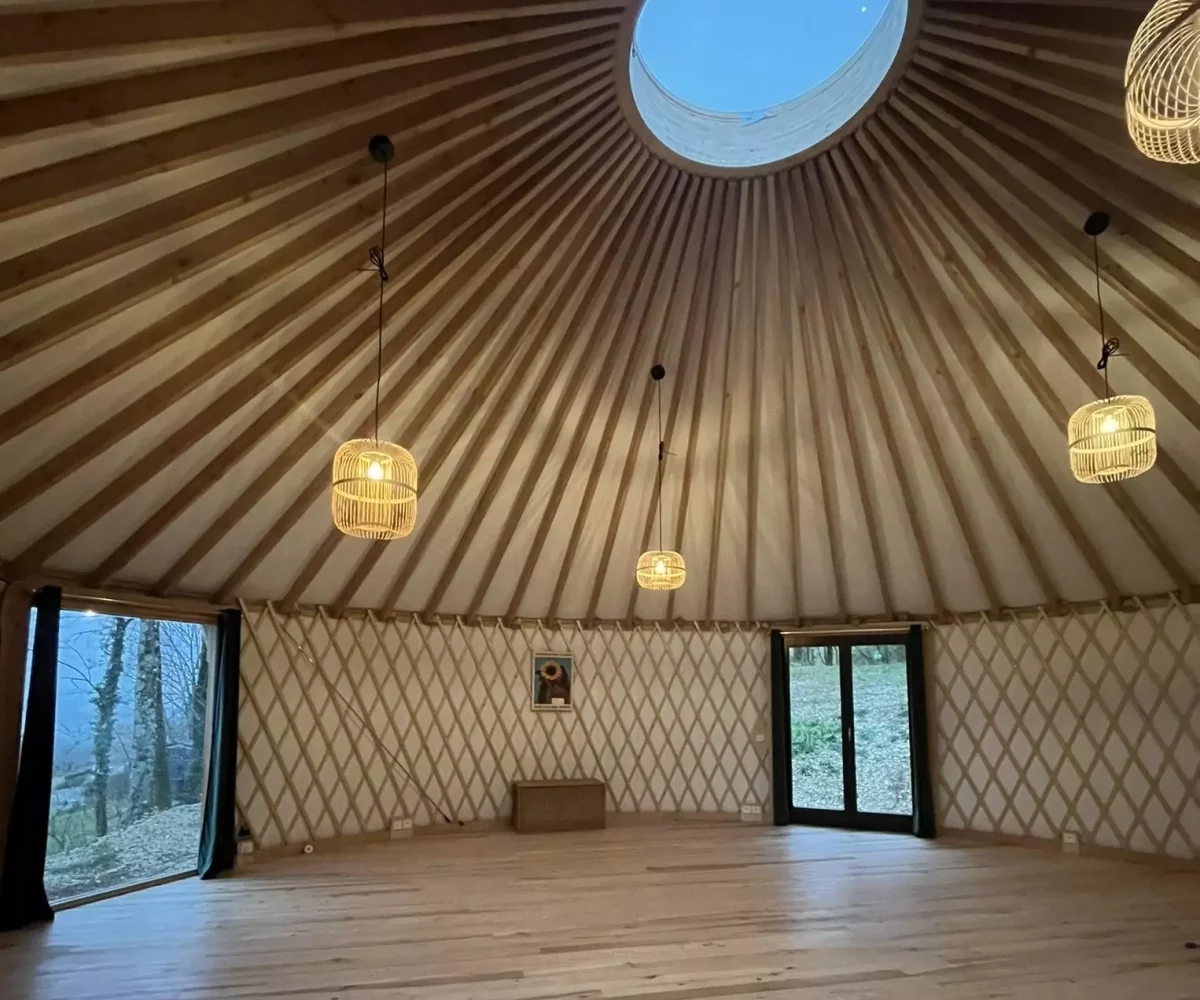refuge insolite en bugey, stage, été, 2027, danse biodynamique, nature, balade, spa, massage, profiter